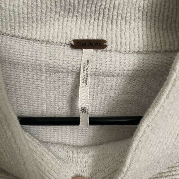 Free People turtleneck sweater in white, size XS - Picture 3 of 3